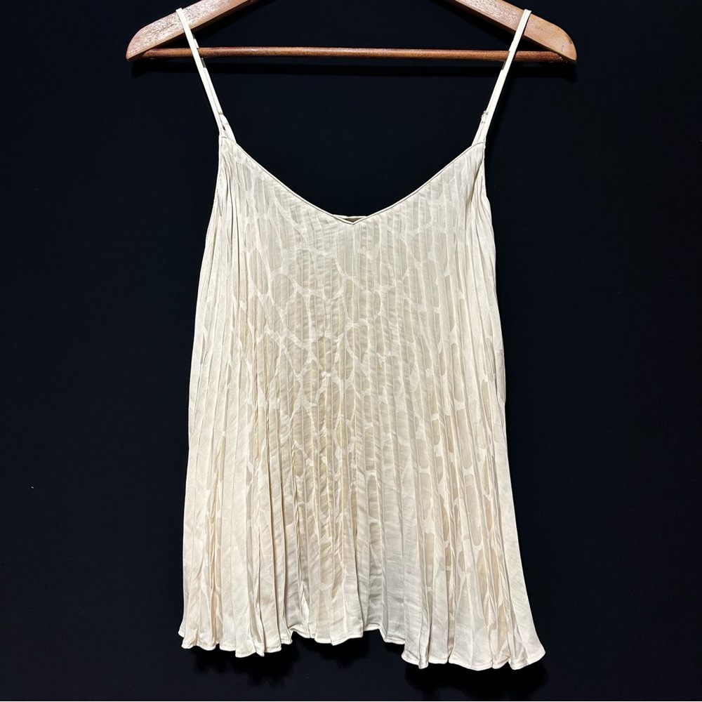 ❤️ 3/$20 ❤️ Banana Republic Cream Pleated Camisole Ethereal Airy S/M